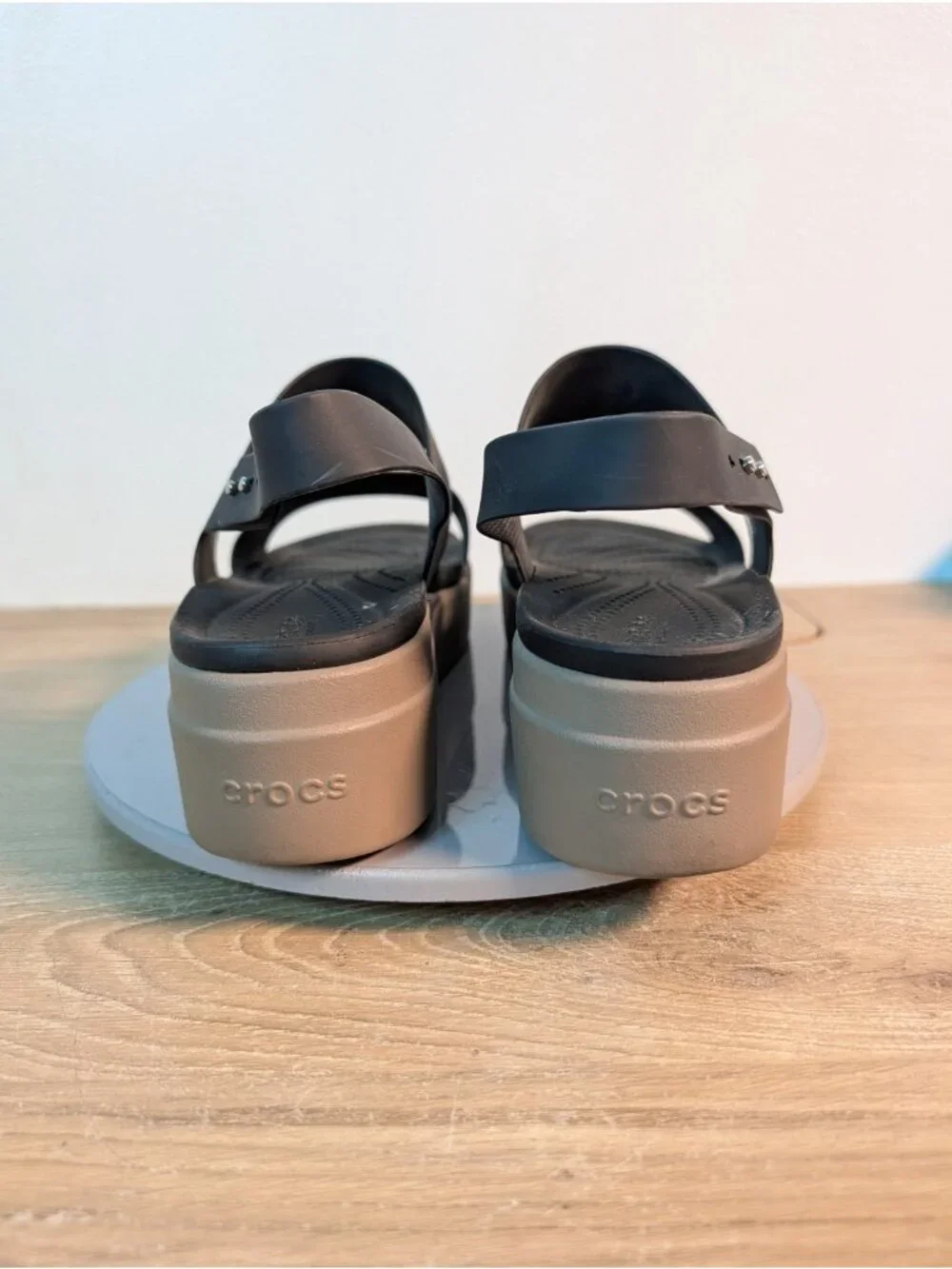 Crocs Sandals Women's 10 Black Brooklyn Low Wedge Comfort Summer - Picture 6 of 11